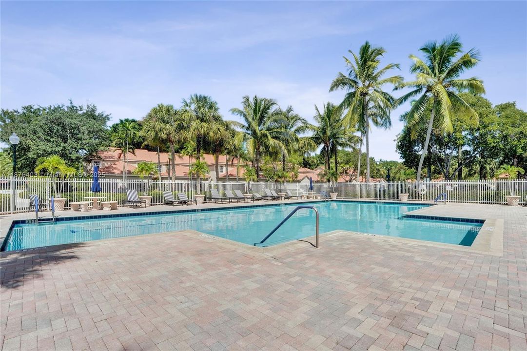 For Sale: $475,000 (2 beds, 2 baths, 1131 Square Feet)