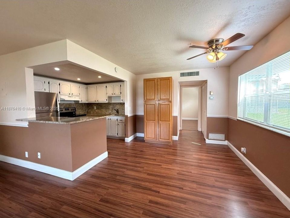 Vendido Recientemente: $67,000 (1 camas, 1 baños, 720 Pies cuadrados)