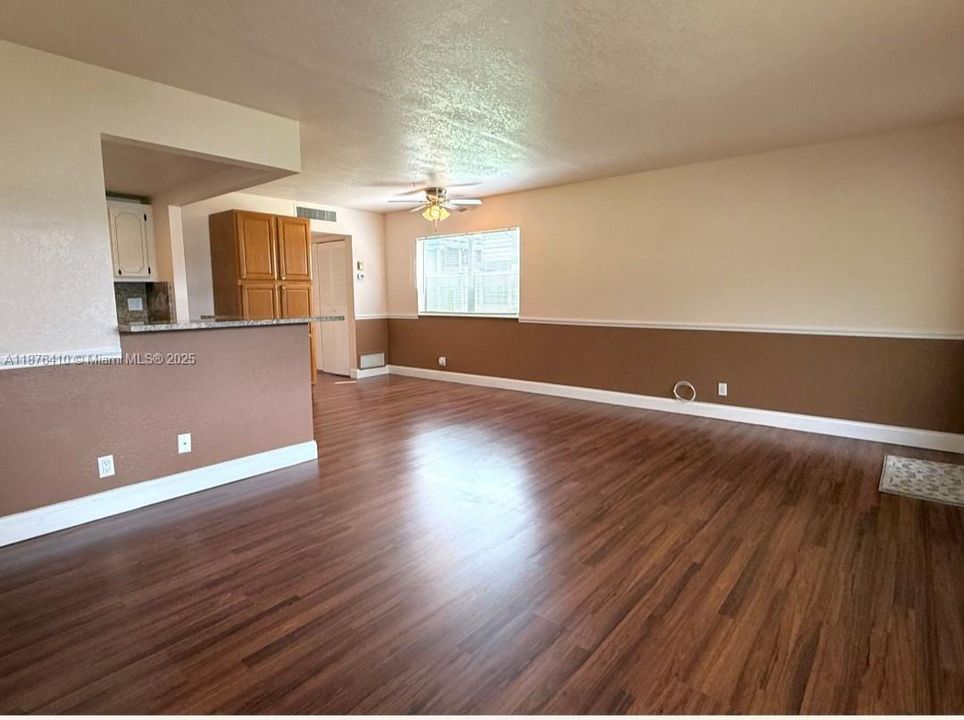 Vendido Recientemente: $67,000 (1 camas, 1 baños, 720 Pies cuadrados)