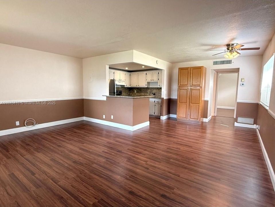 Vendido Recientemente: $67,000 (1 camas, 1 baños, 720 Pies cuadrados)