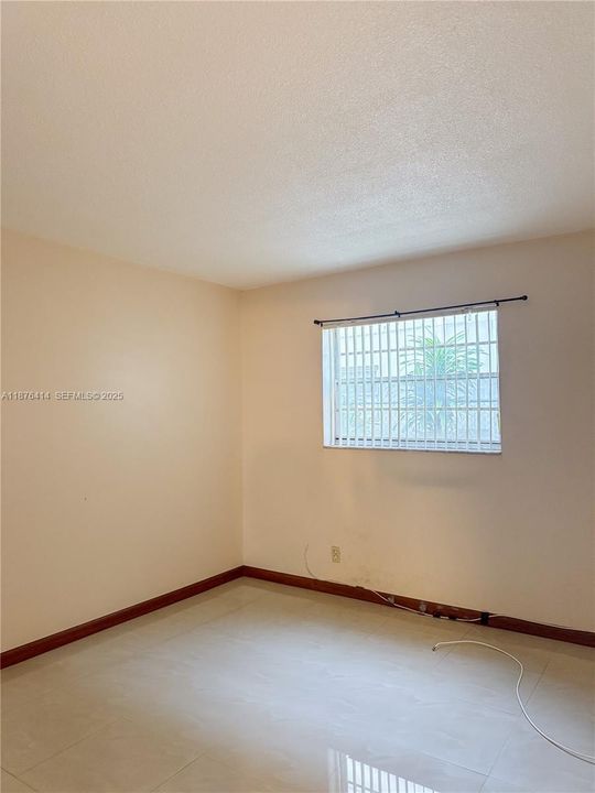 For Sale: $120,000 (2 beds, 1 baths, 650 Square Feet)