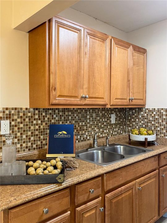 For Sale: $120,000 (2 beds, 1 baths, 650 Square Feet)