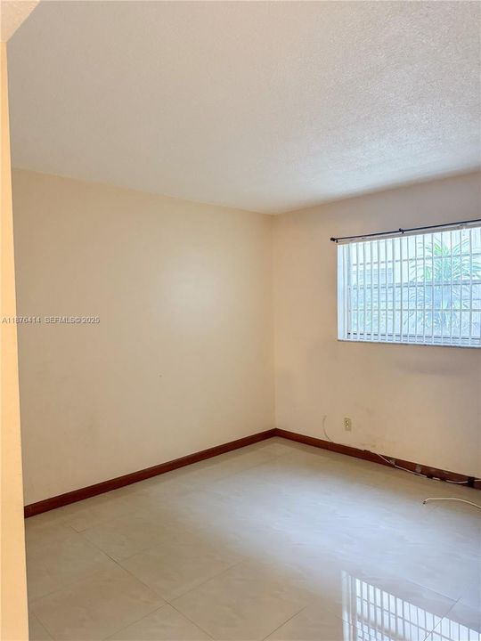 For Sale: $120,000 (2 beds, 1 baths, 650 Square Feet)
