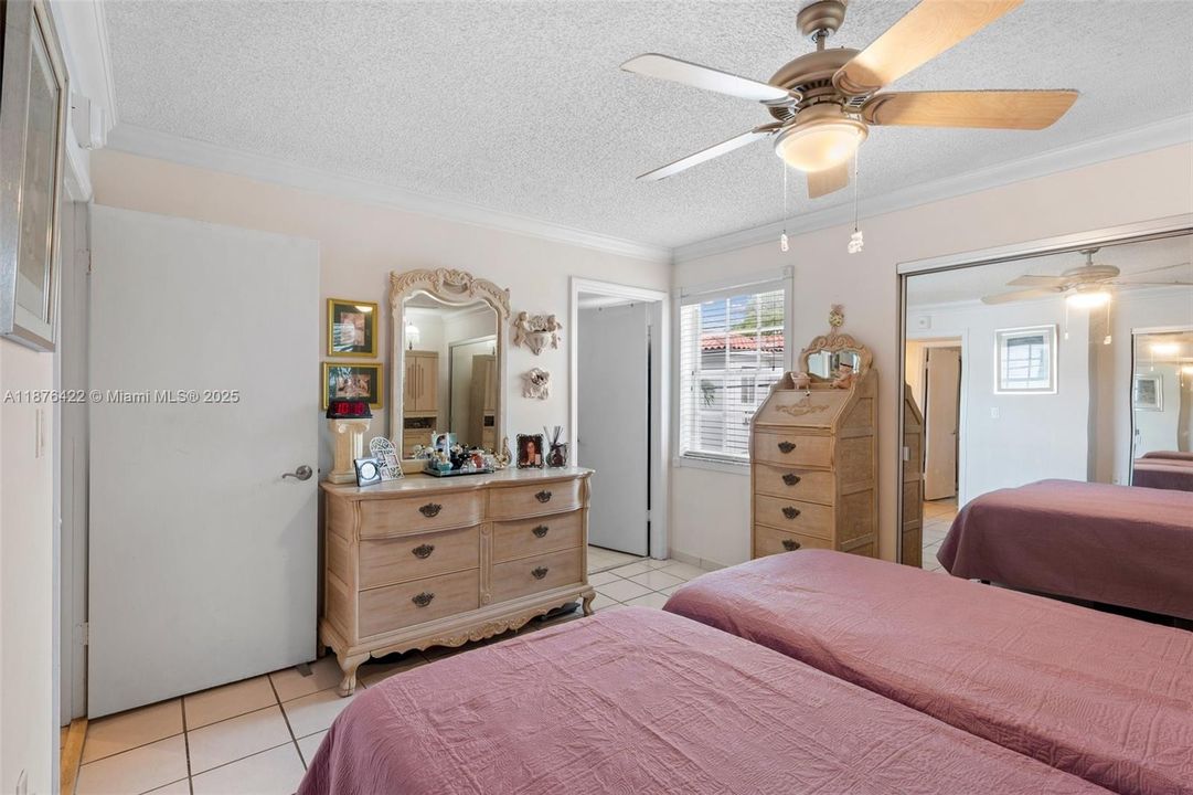 待售: $579,999 (2 贝兹, 2 浴室, 1170 平方英尺)