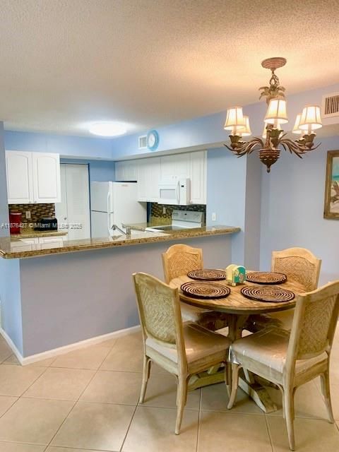 Под контрактом: $2,400 (2 спален, 2 ванн, 991 Квадратных фут)