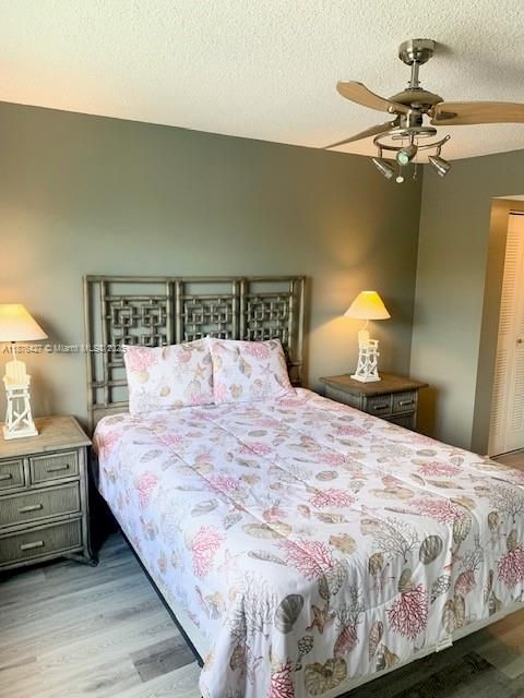 Под контрактом: $2,400 (2 спален, 2 ванн, 991 Квадратных фут)