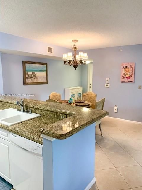 Под контрактом: $2,400 (2 спален, 2 ванн, 991 Квадратных фут)