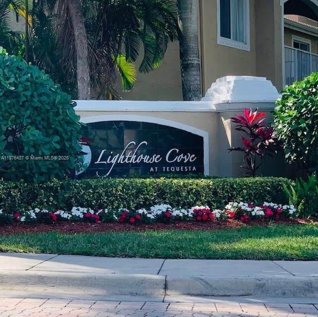 Под контрактом: $2,400 (2 спален, 2 ванн, 991 Квадратных фут)