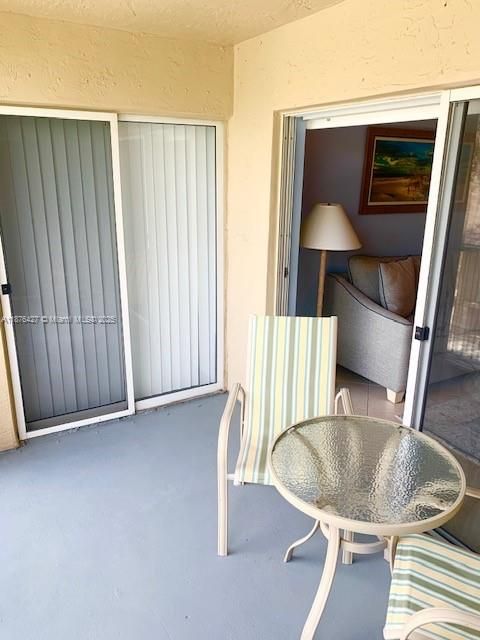 Под контрактом: $2,400 (2 спален, 2 ванн, 991 Квадратных фут)