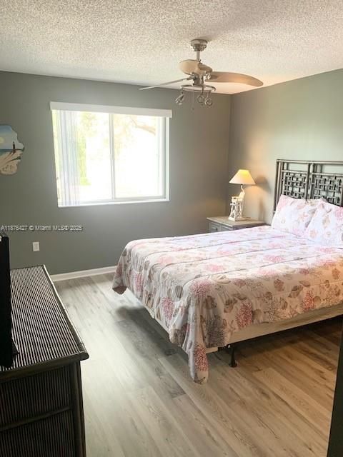 Под контрактом: $2,400 (2 спален, 2 ванн, 991 Квадратных фут)