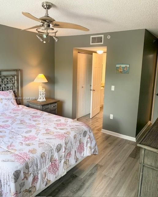 Под контрактом: $2,400 (2 спален, 2 ванн, 991 Квадратных фут)