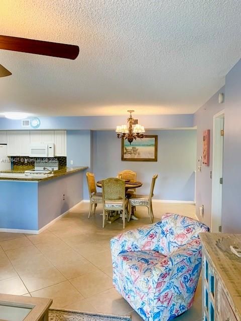 Под контрактом: $2,400 (2 спален, 2 ванн, 991 Квадратных фут)