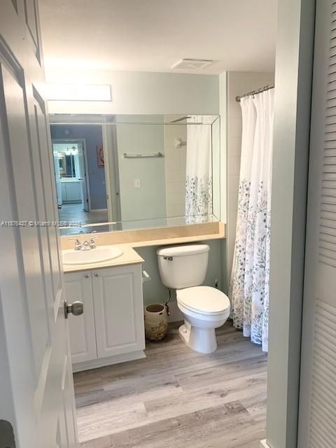 Под контрактом: $2,400 (2 спален, 2 ванн, 991 Квадратных фут)