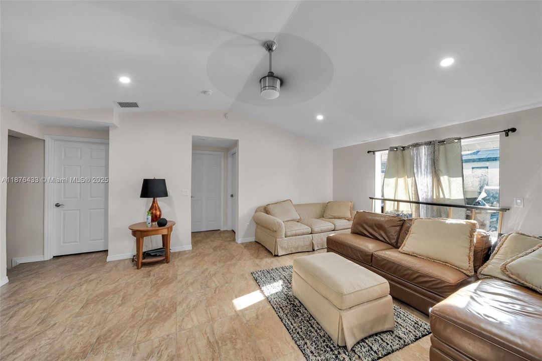 待售: $349,900 (3 贝兹, 2 浴室, 1380 平方英尺)