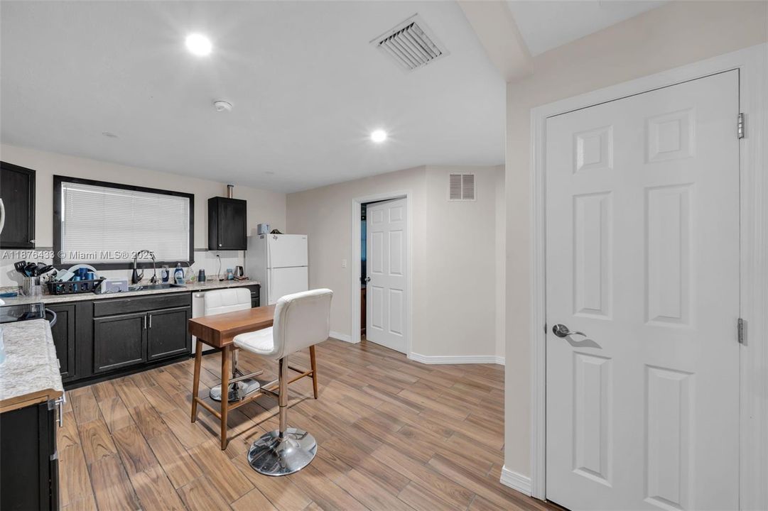 待售: $349,900 (3 贝兹, 2 浴室, 1380 平方英尺)