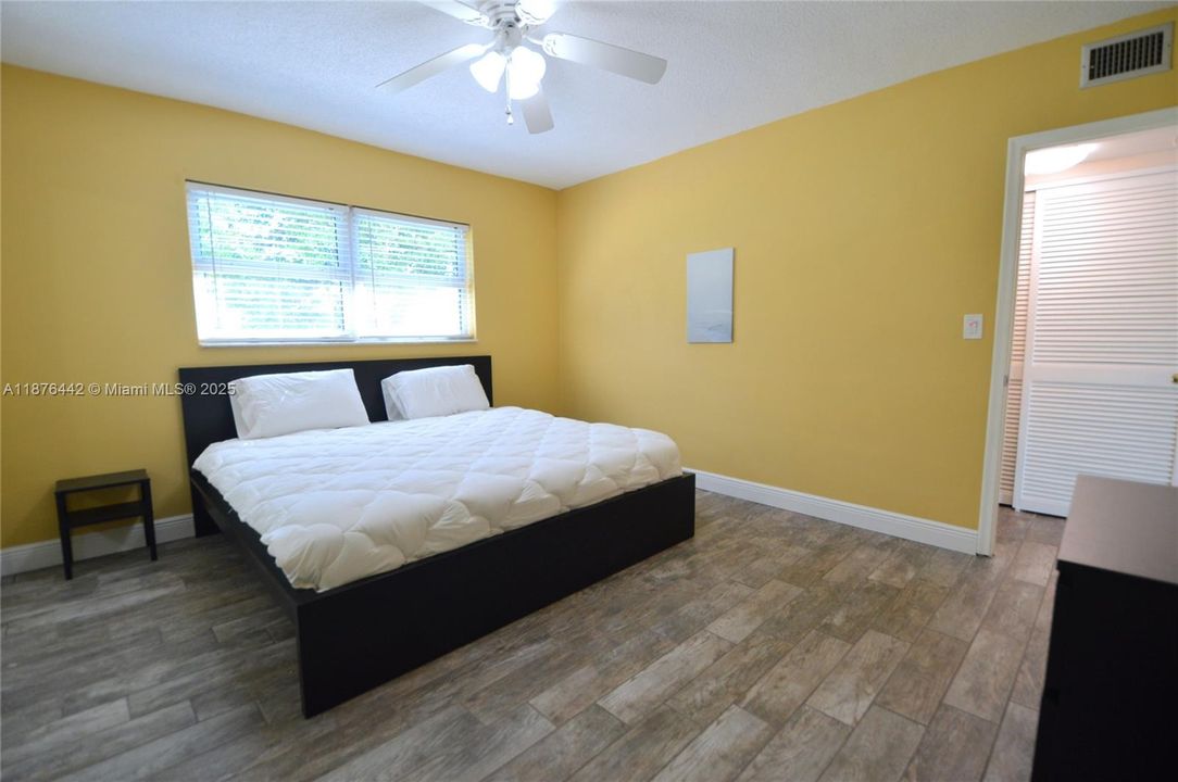 For Sale: $149,000 (1 beds, 1 baths, 580 Square Feet)