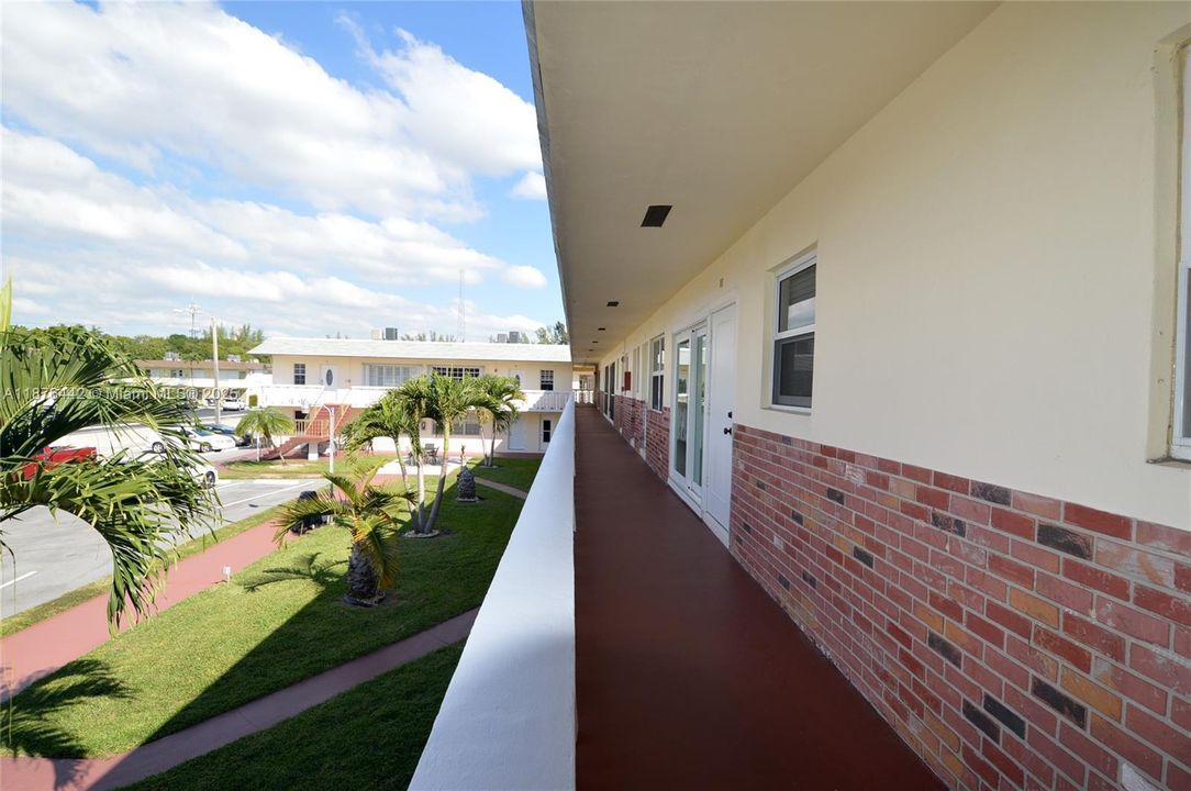 For Sale: $149,000 (1 beds, 1 baths, 580 Square Feet)