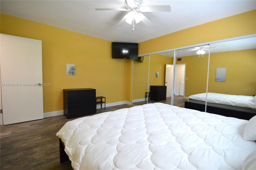 For Sale: $149,000 (1 beds, 1 baths, 580 Square Feet)