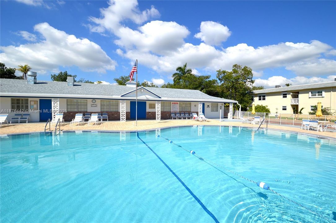 For Sale: $149,000 (1 beds, 1 baths, 580 Square Feet)