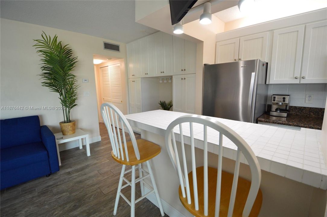 For Sale: $149,000 (1 beds, 1 baths, 580 Square Feet)