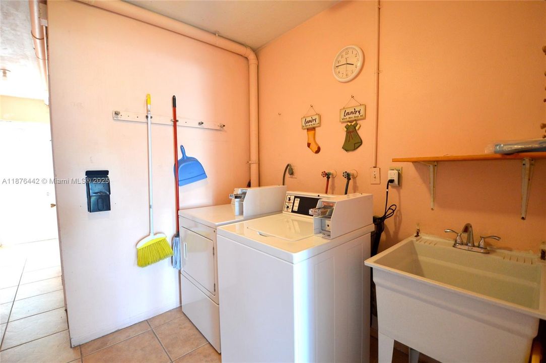 For Sale: $149,000 (1 beds, 1 baths, 580 Square Feet)