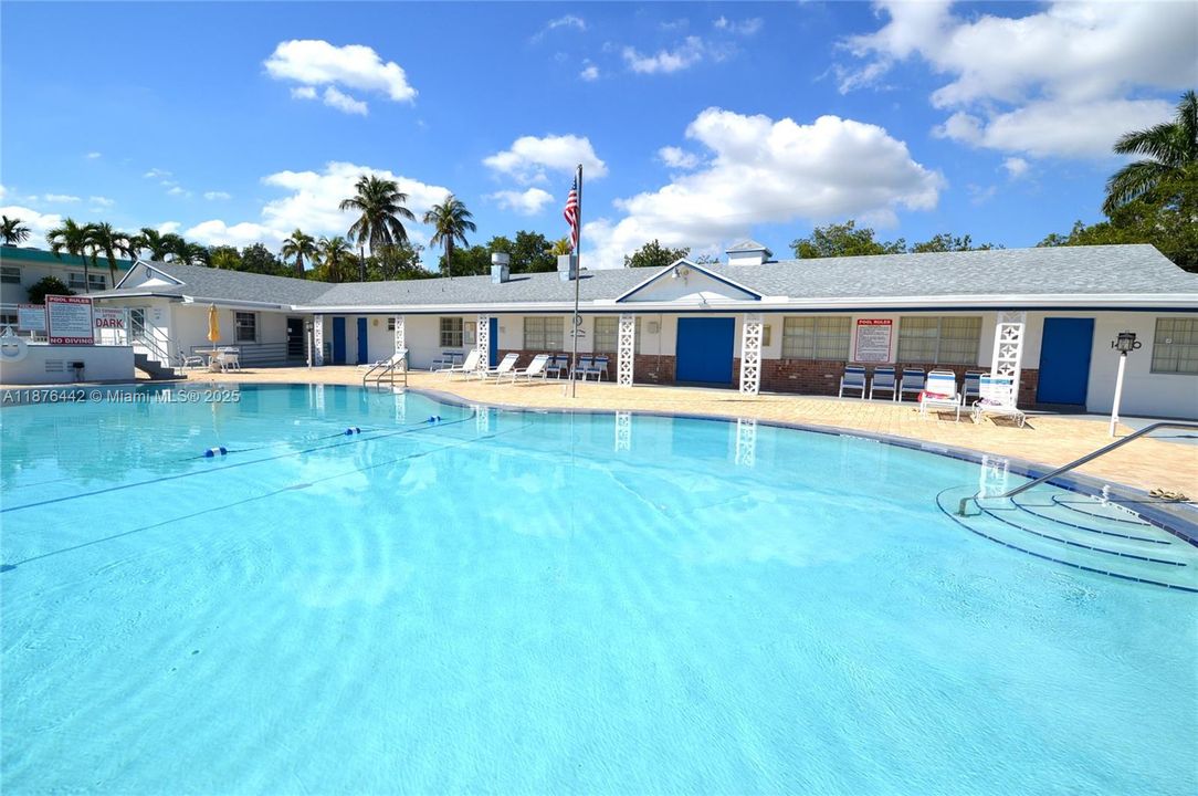 For Sale: $149,000 (1 beds, 1 baths, 580 Square Feet)