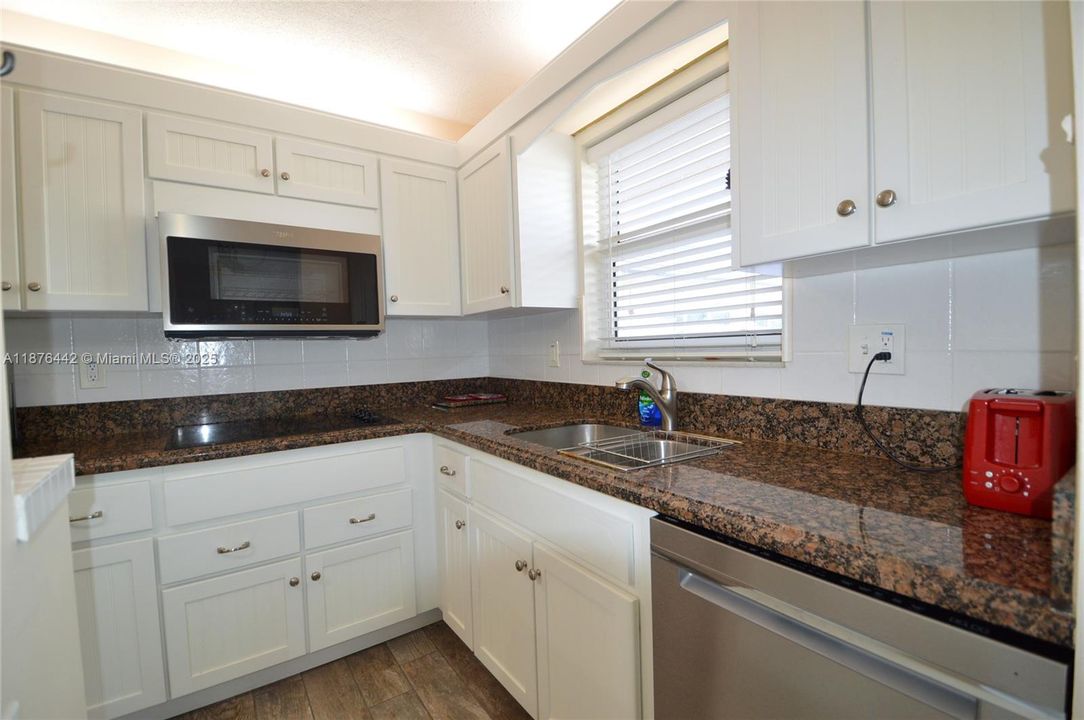 For Sale: $149,000 (1 beds, 1 baths, 580 Square Feet)