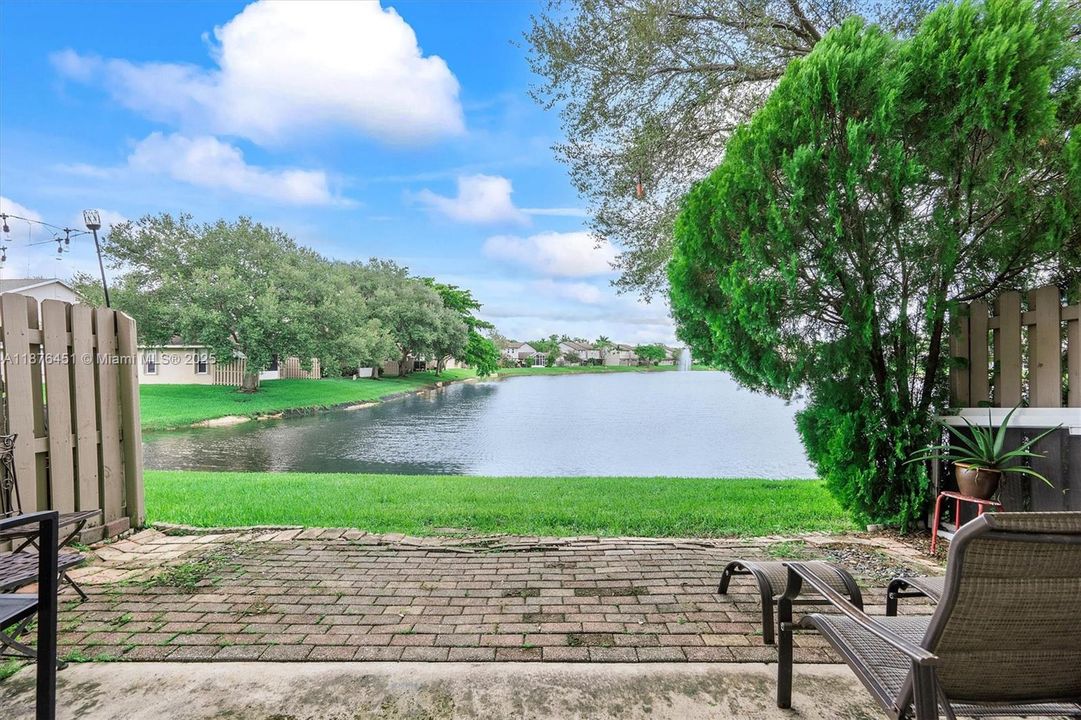 En Venta: $439,000 (2 camas, 2 baños, 1388 Pies cuadrados)