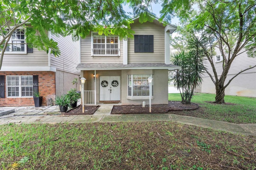 En Venta: $439,000 (2 camas, 2 baños, 1388 Pies cuadrados)