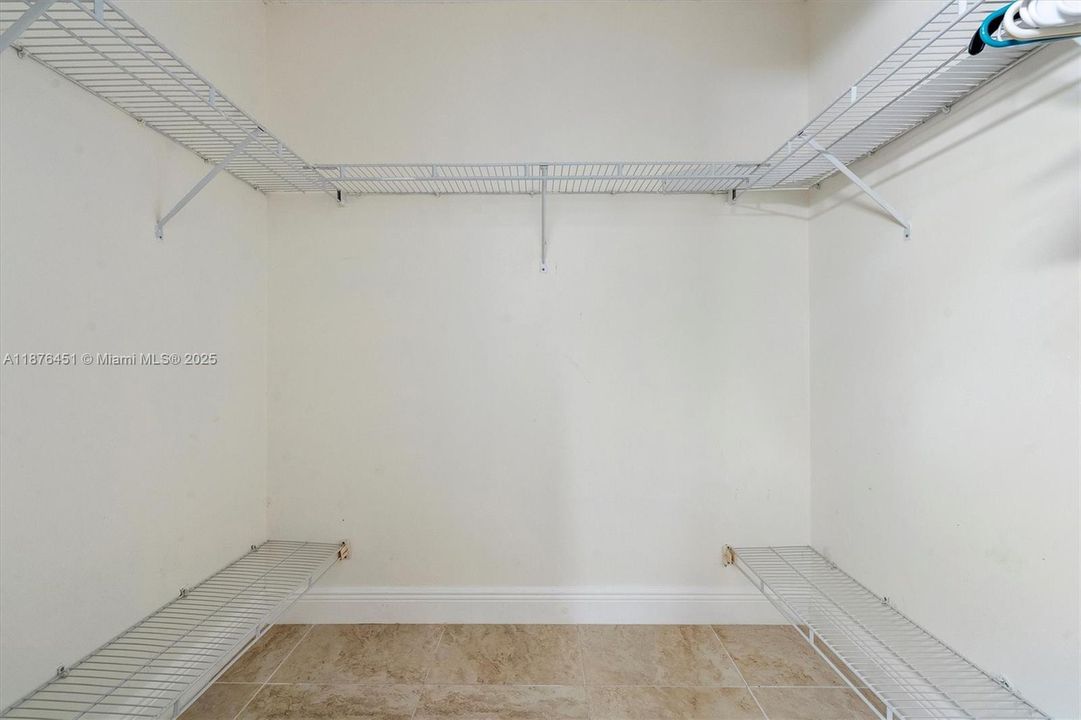 En Venta: $439,000 (2 camas, 2 baños, 1388 Pies cuadrados)