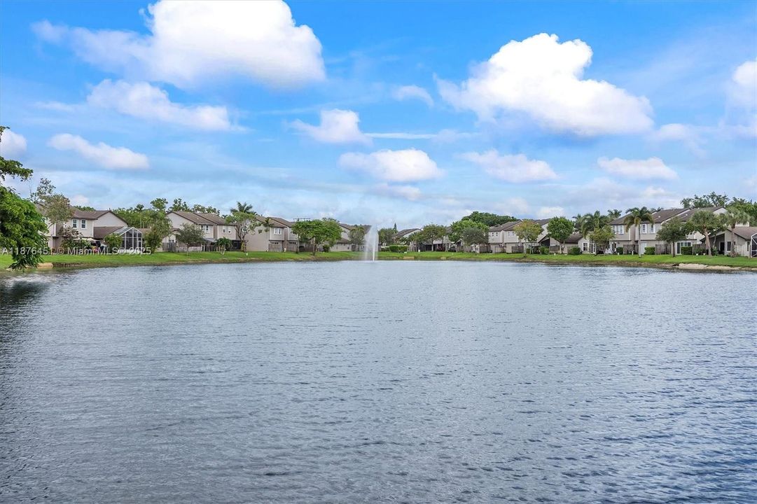 En Venta: $439,000 (2 camas, 2 baños, 1388 Pies cuadrados)