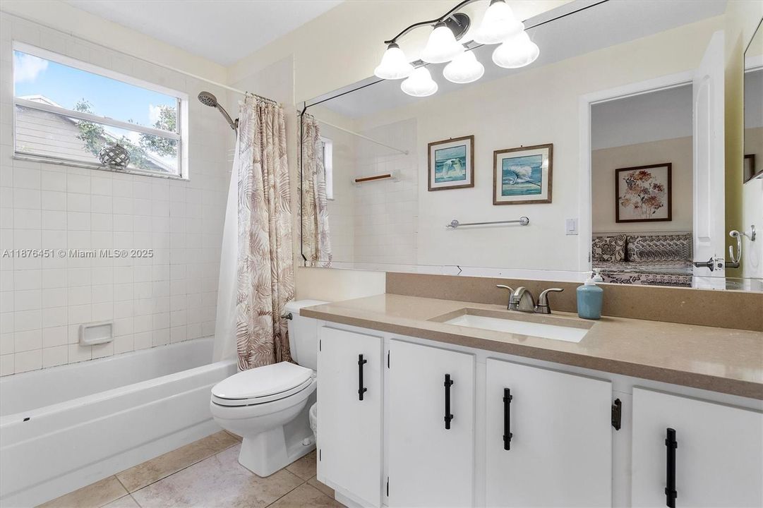 En Venta: $439,000 (2 camas, 2 baños, 1388 Pies cuadrados)