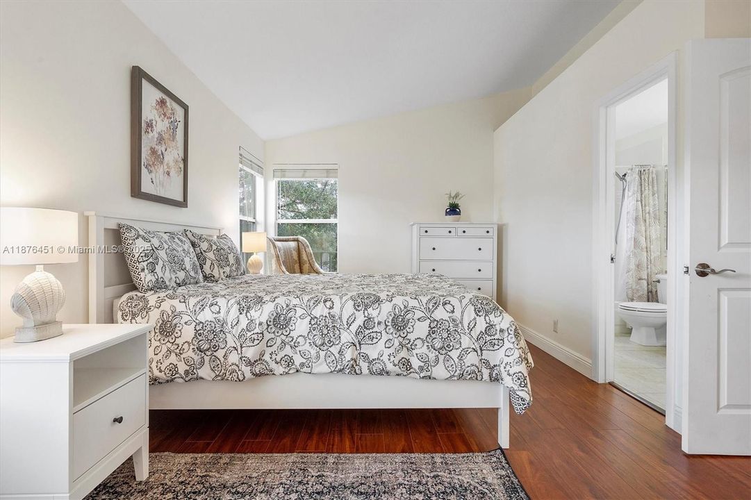 En Venta: $439,000 (2 camas, 2 baños, 1388 Pies cuadrados)