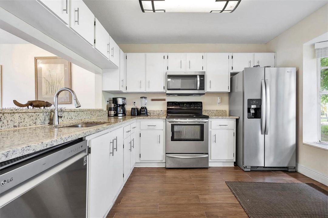 En Venta: $439,000 (2 camas, 2 baños, 1388 Pies cuadrados)