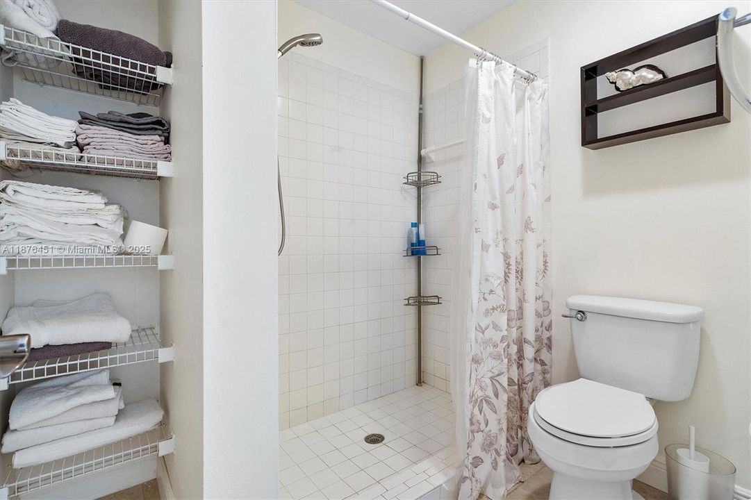 En Venta: $439,000 (2 camas, 2 baños, 1388 Pies cuadrados)