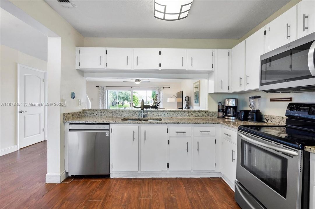 En Venta: $439,000 (2 camas, 2 baños, 1388 Pies cuadrados)