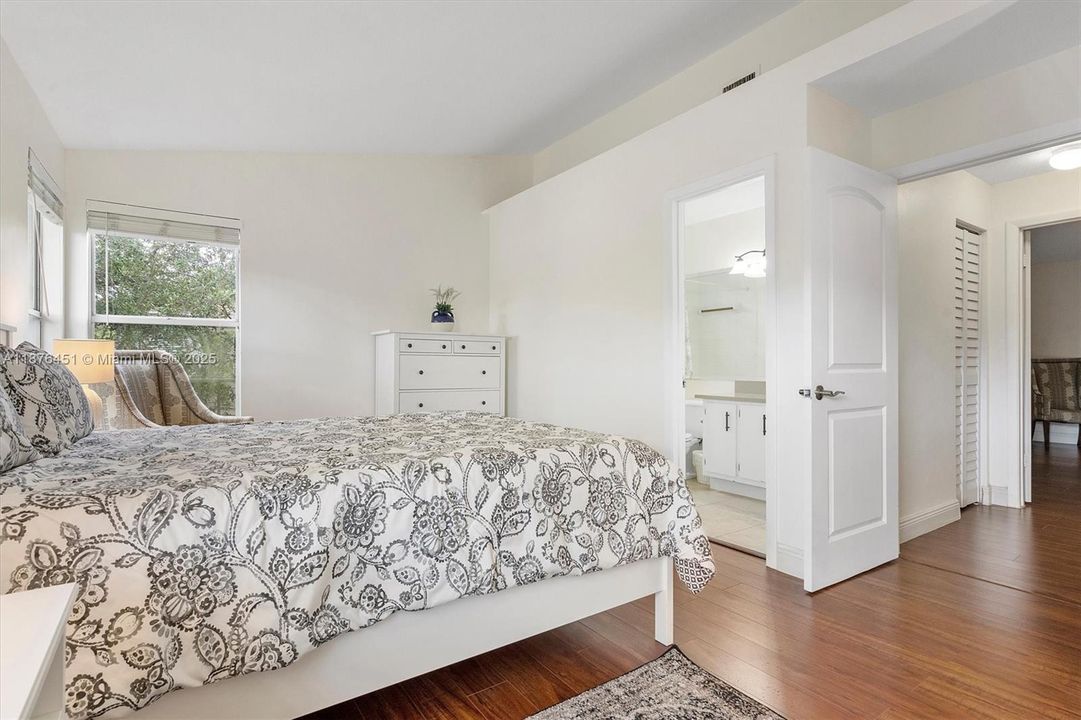 En Venta: $439,000 (2 camas, 2 baños, 1388 Pies cuadrados)