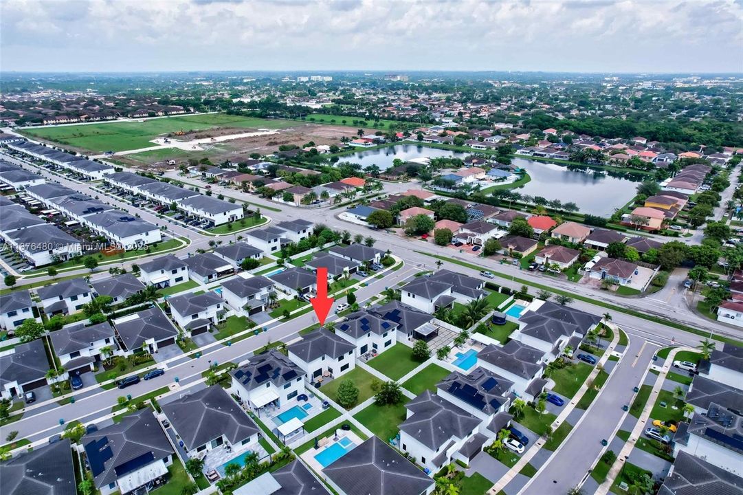 For Sale: $669,000 (4 beds, 3 baths, 2556 Square Feet)