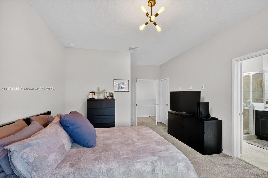 For Sale: $669,000 (4 beds, 3 baths, 2556 Square Feet)