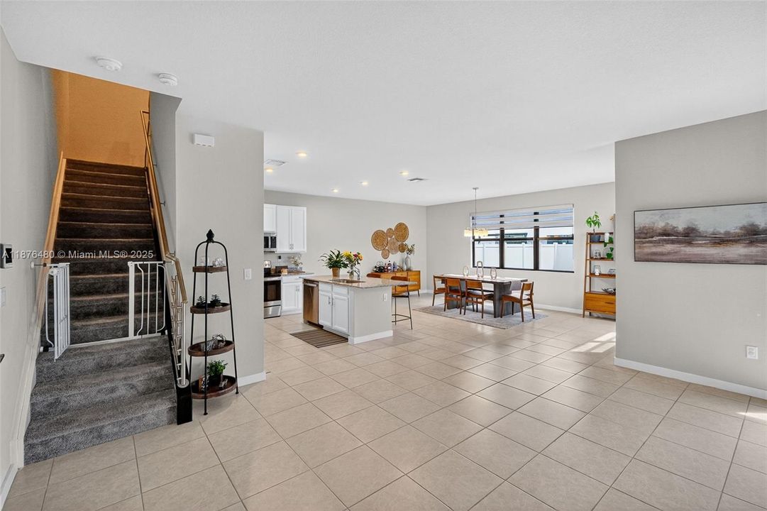 For Sale: $669,000 (4 beds, 3 baths, 2556 Square Feet)