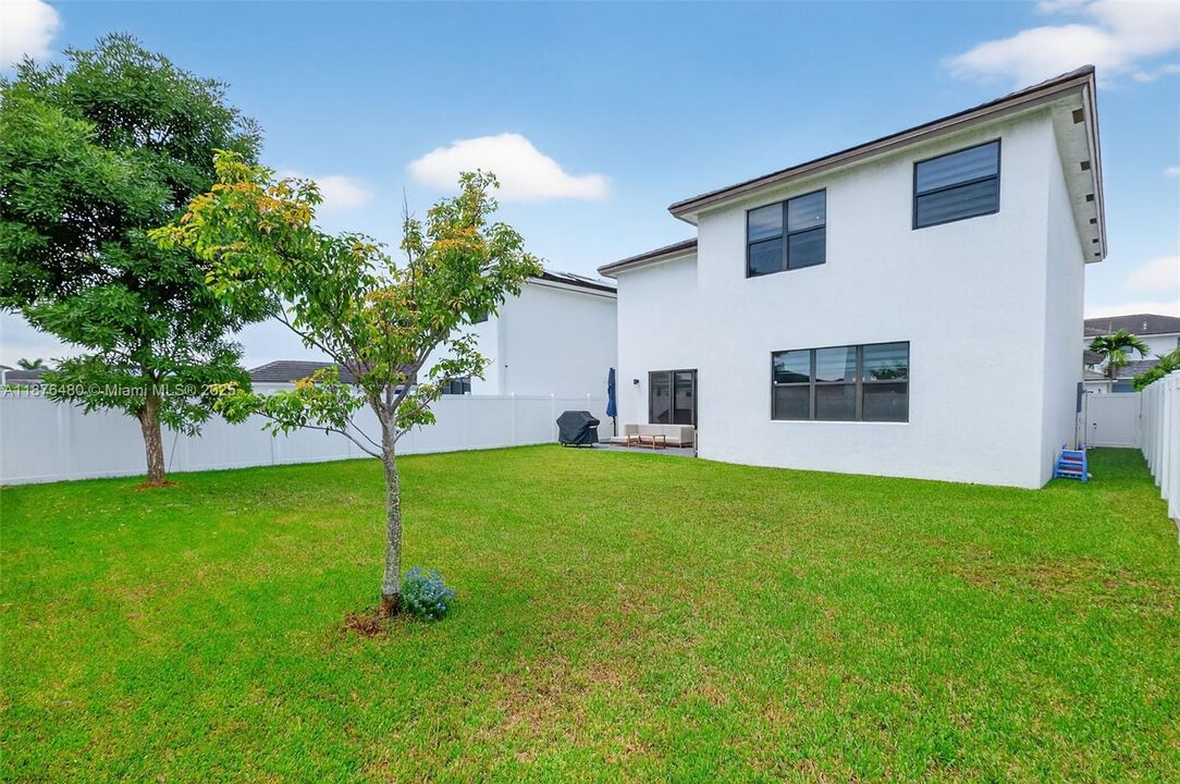 For Sale: $669,000 (4 beds, 3 baths, 2556 Square Feet)