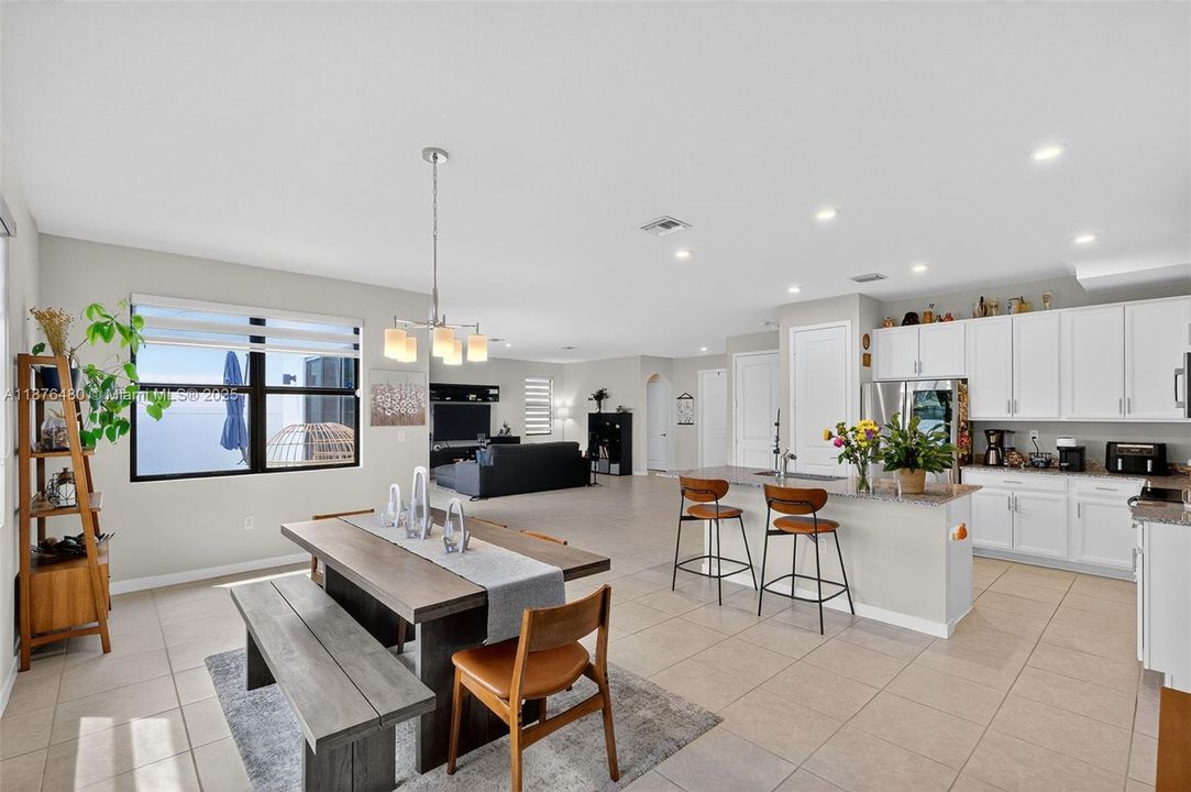 For Sale: $669,000 (4 beds, 3 baths, 2556 Square Feet)