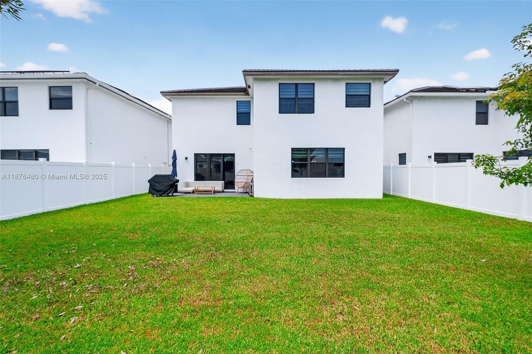 For Sale: $669,000 (4 beds, 3 baths, 2556 Square Feet)