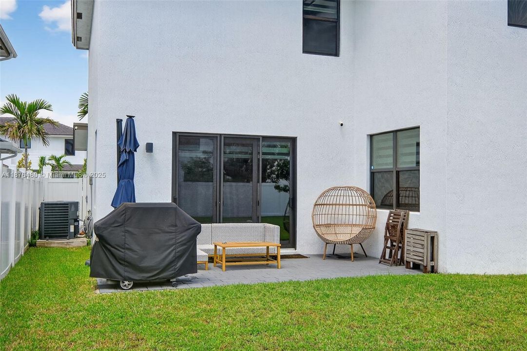 For Sale: $669,000 (4 beds, 3 baths, 2556 Square Feet)