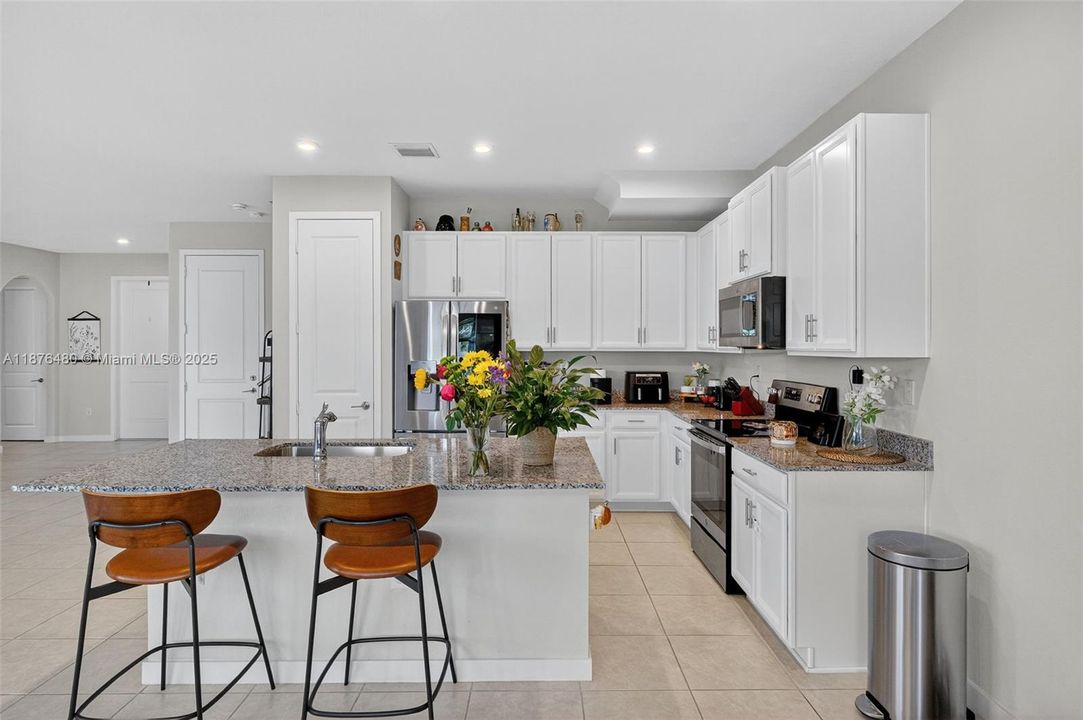 For Sale: $669,000 (4 beds, 3 baths, 2556 Square Feet)