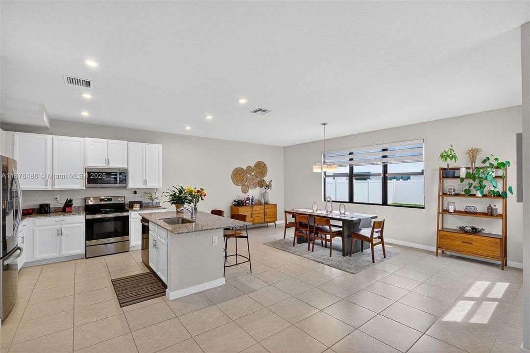 For Sale: $669,000 (4 beds, 3 baths, 2556 Square Feet)