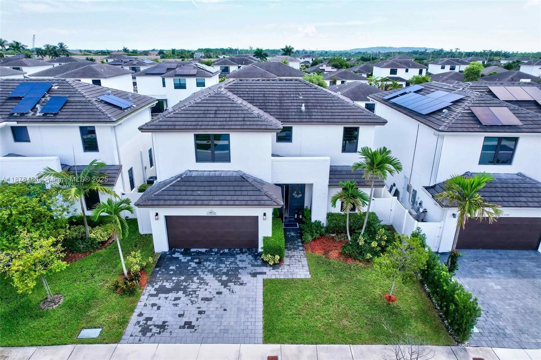 For Sale: $669,000 (4 beds, 3 baths, 2556 Square Feet)