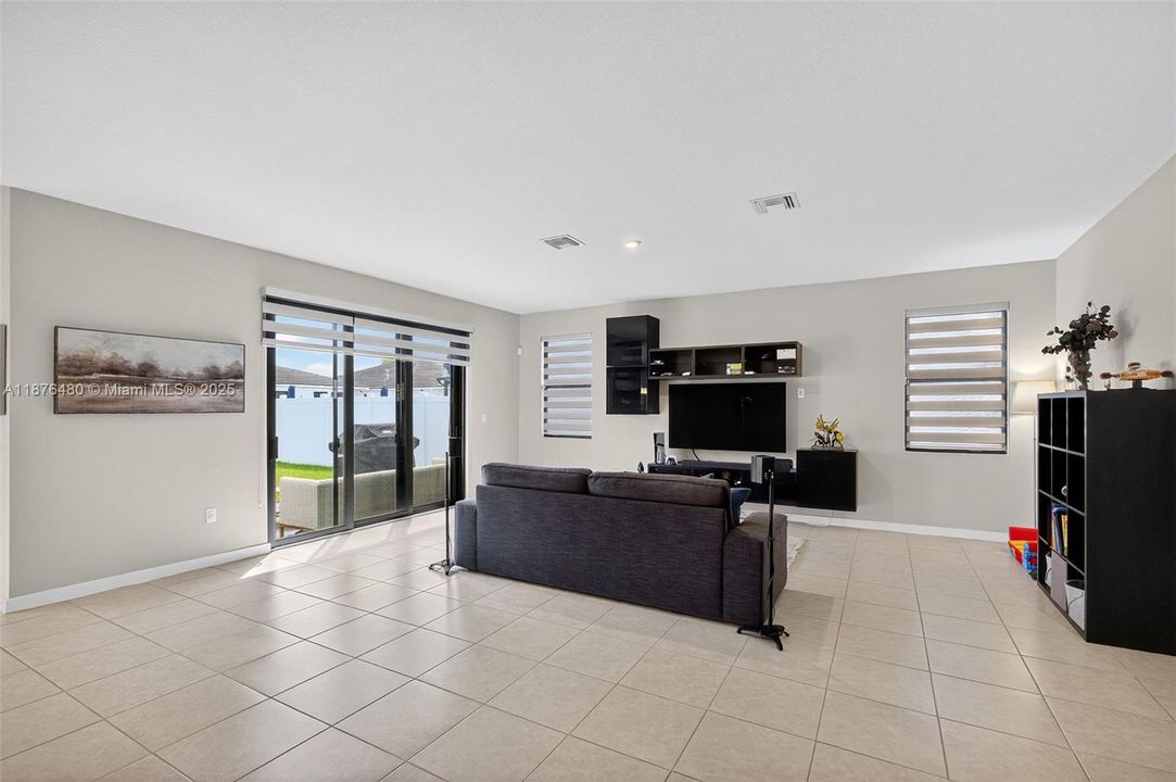 For Sale: $669,000 (4 beds, 3 baths, 2556 Square Feet)