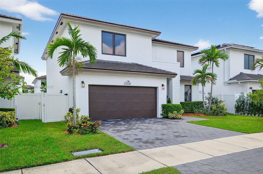 For Sale: $669,000 (4 beds, 3 baths, 2556 Square Feet)