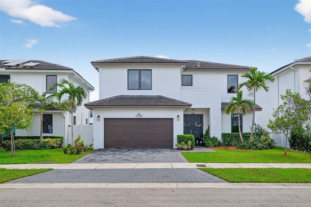 For Sale: $669,000 (4 beds, 3 baths, 2556 Square Feet)